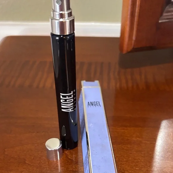 Mugler Angel Elixir in Black and Silver - Picture 3 of 3